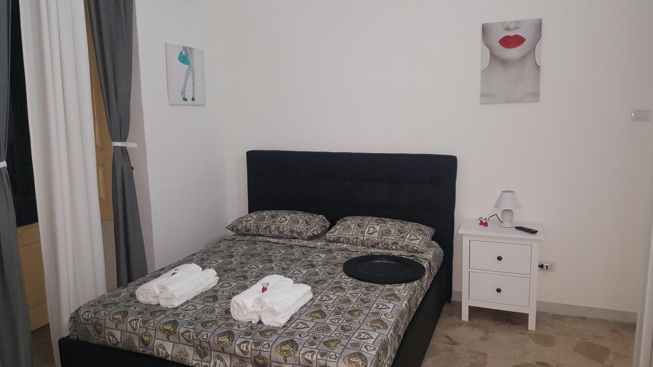 Exclusive House Center Apartment Catania Bagian luar foto